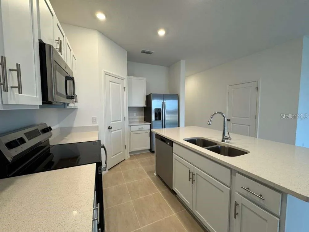 7629 WATERSCAPE DRIVE Groveland, FL 34736