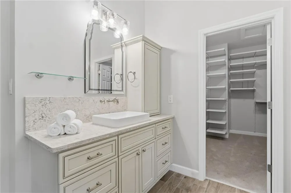 2040 Shallowford Park Manor Roswell, GA 30075