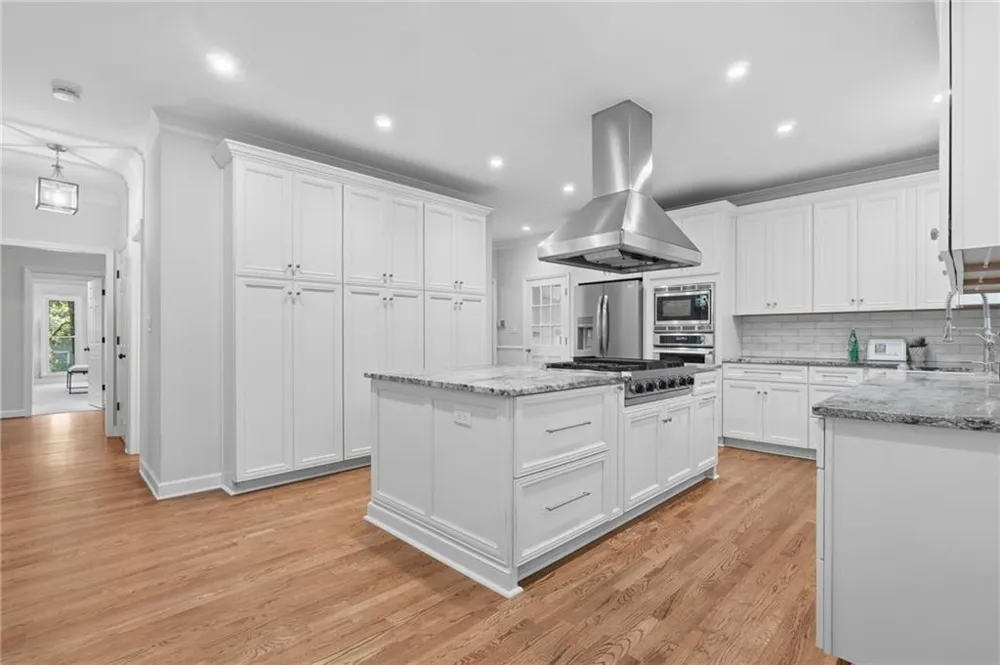 2040 Shallowford Park Manor Roswell, GA 30075