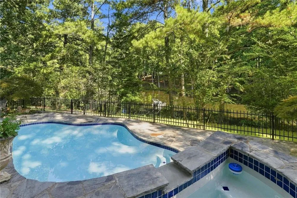 2040 Shallowford Park Manor Roswell, GA 30075