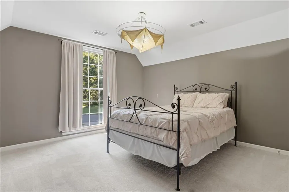 2040 Shallowford Park Manor Roswell, GA 30075
