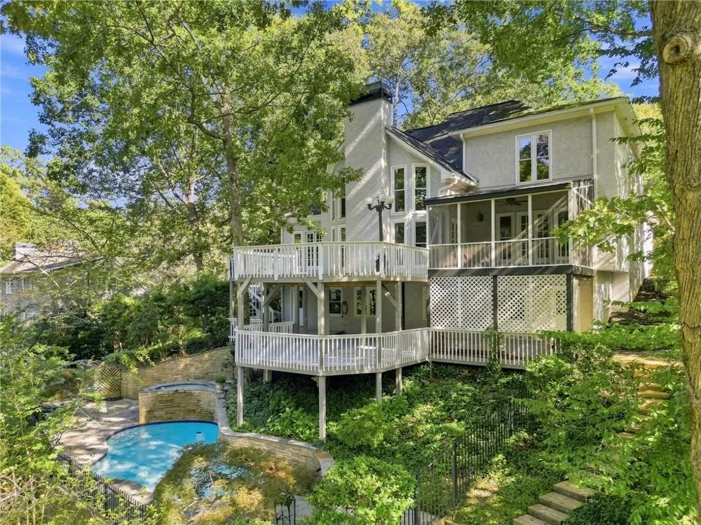 2040 Shallowford Park Manor Roswell, GA 30075