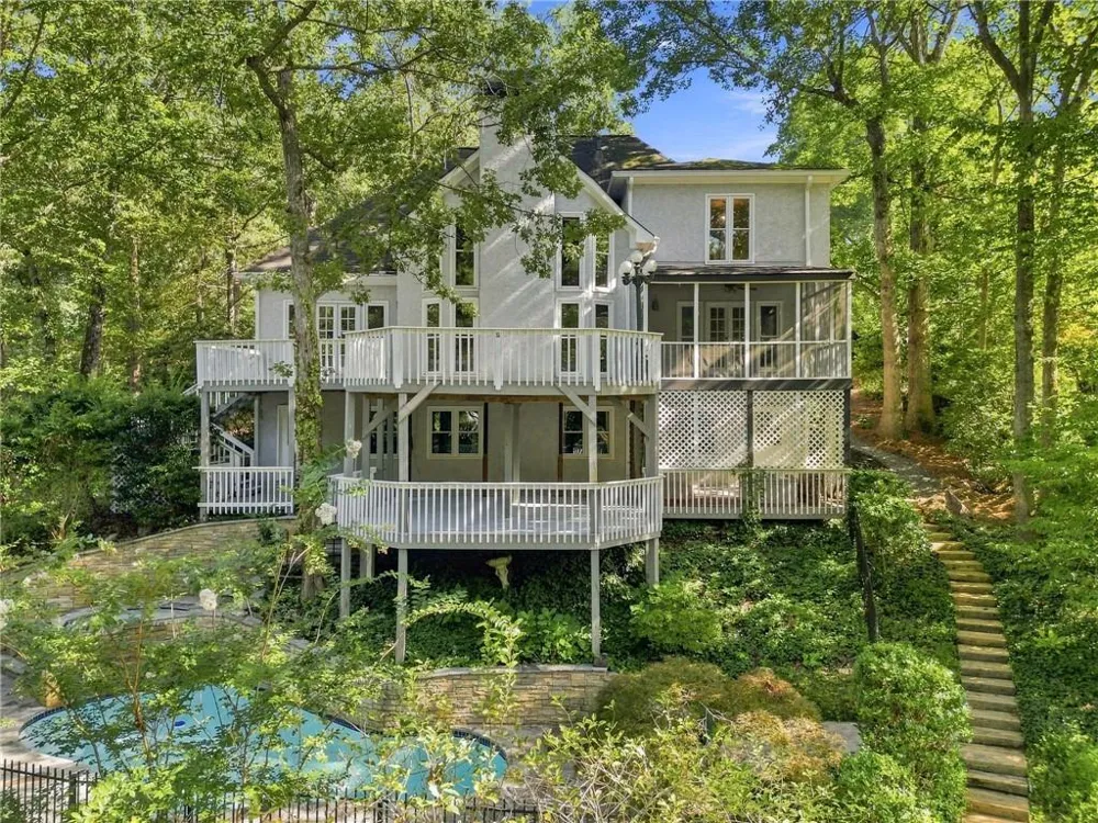 2040 Shallowford Park Manor Roswell, GA 30075