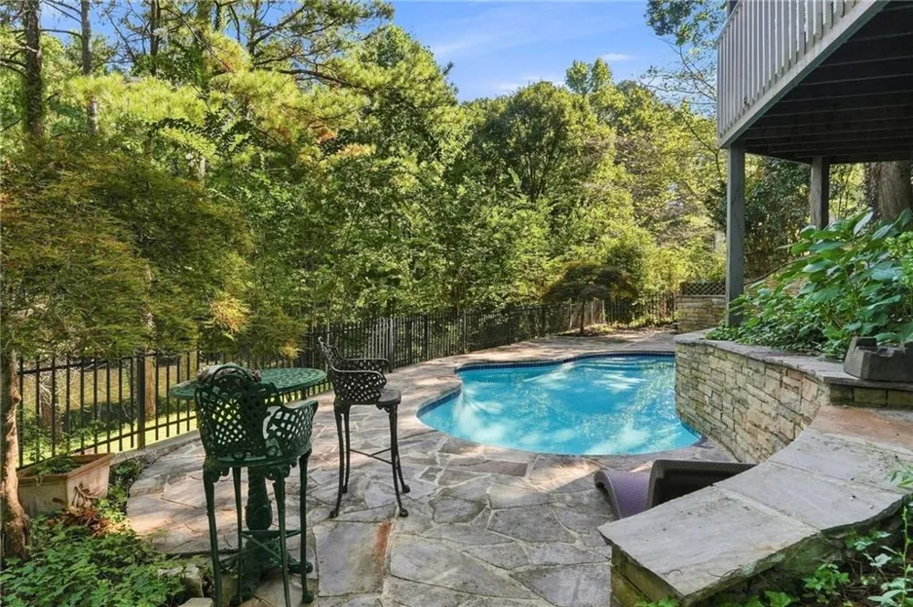 2040 Shallowford Park Manor Roswell, GA 30075