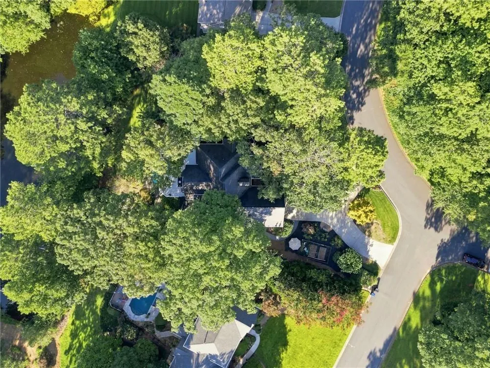 2040 Shallowford Park Manor Roswell, GA 30075