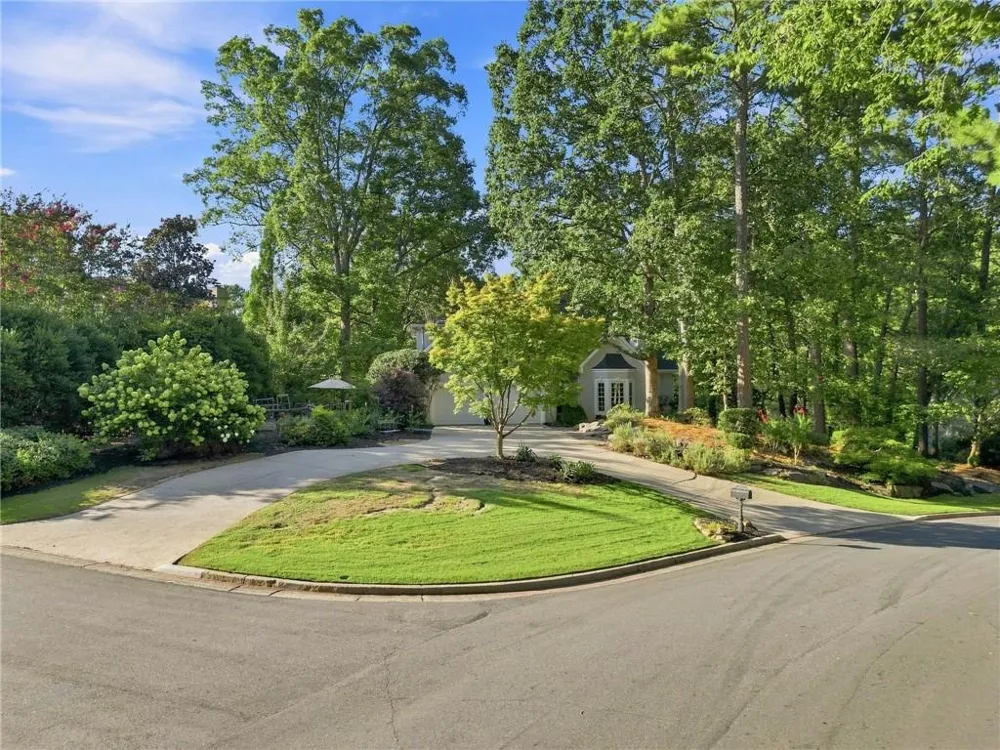 2040 Shallowford Park Manor Roswell, GA 30075