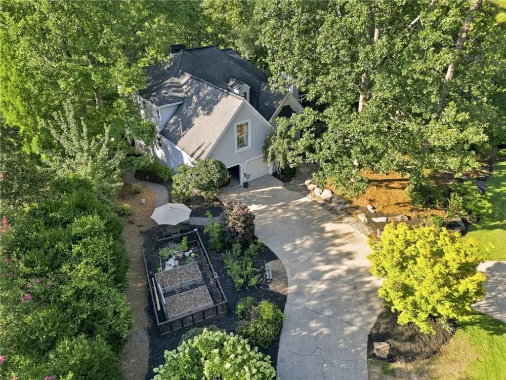 2040 Shallowford Park Manor Roswell, GA 30075