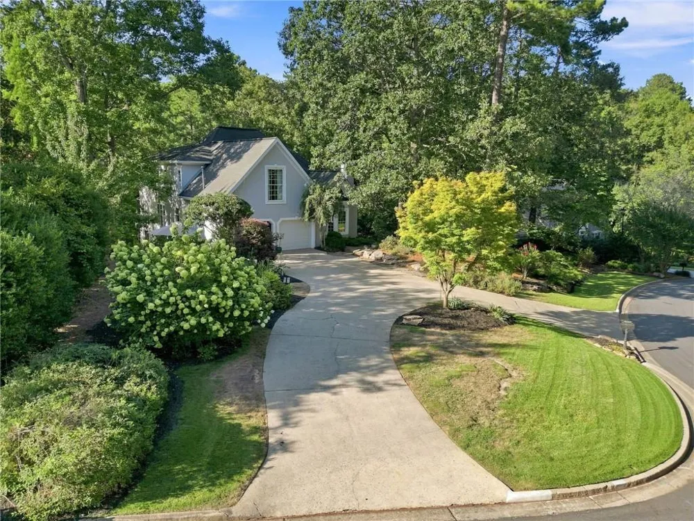 2040 Shallowford Park Manor Roswell, GA 30075