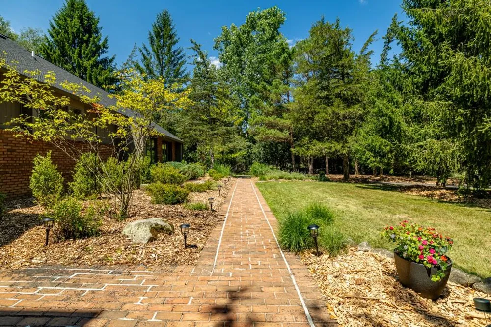 3447 River Pines Drive Ann Arbor, MI 48103