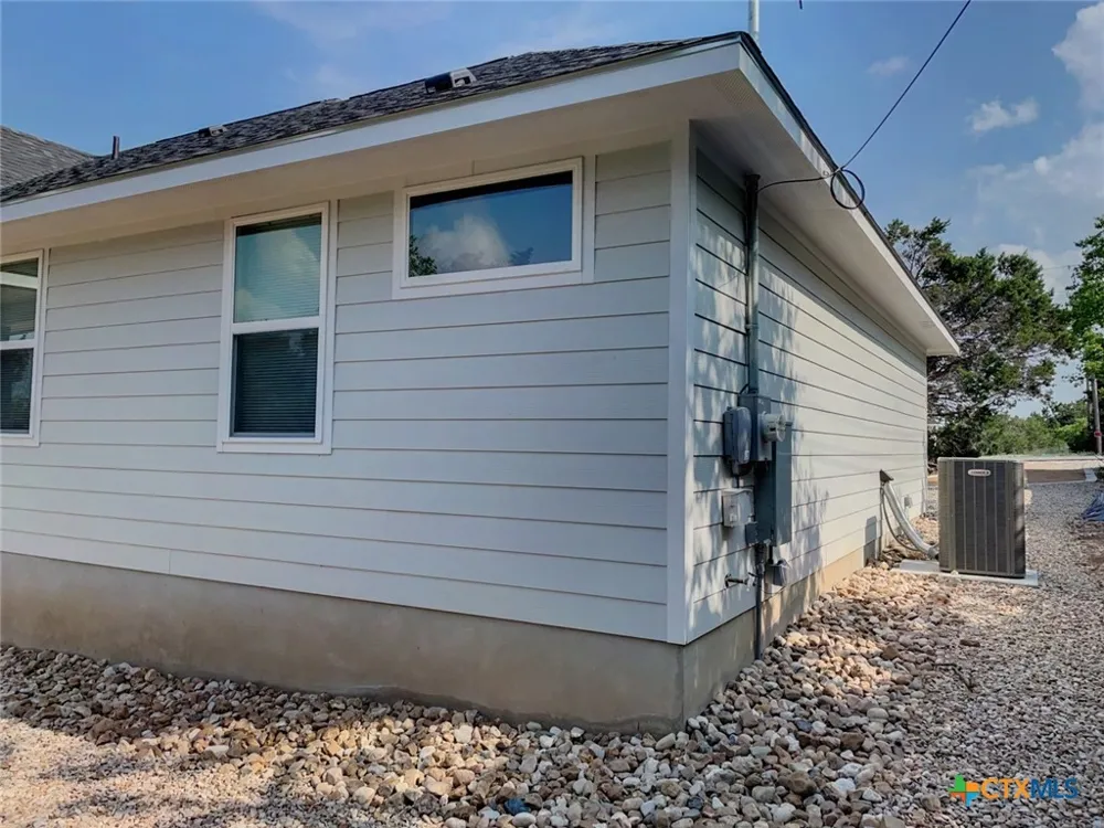 1131 Yaupon Drive Fischer, TX 78623