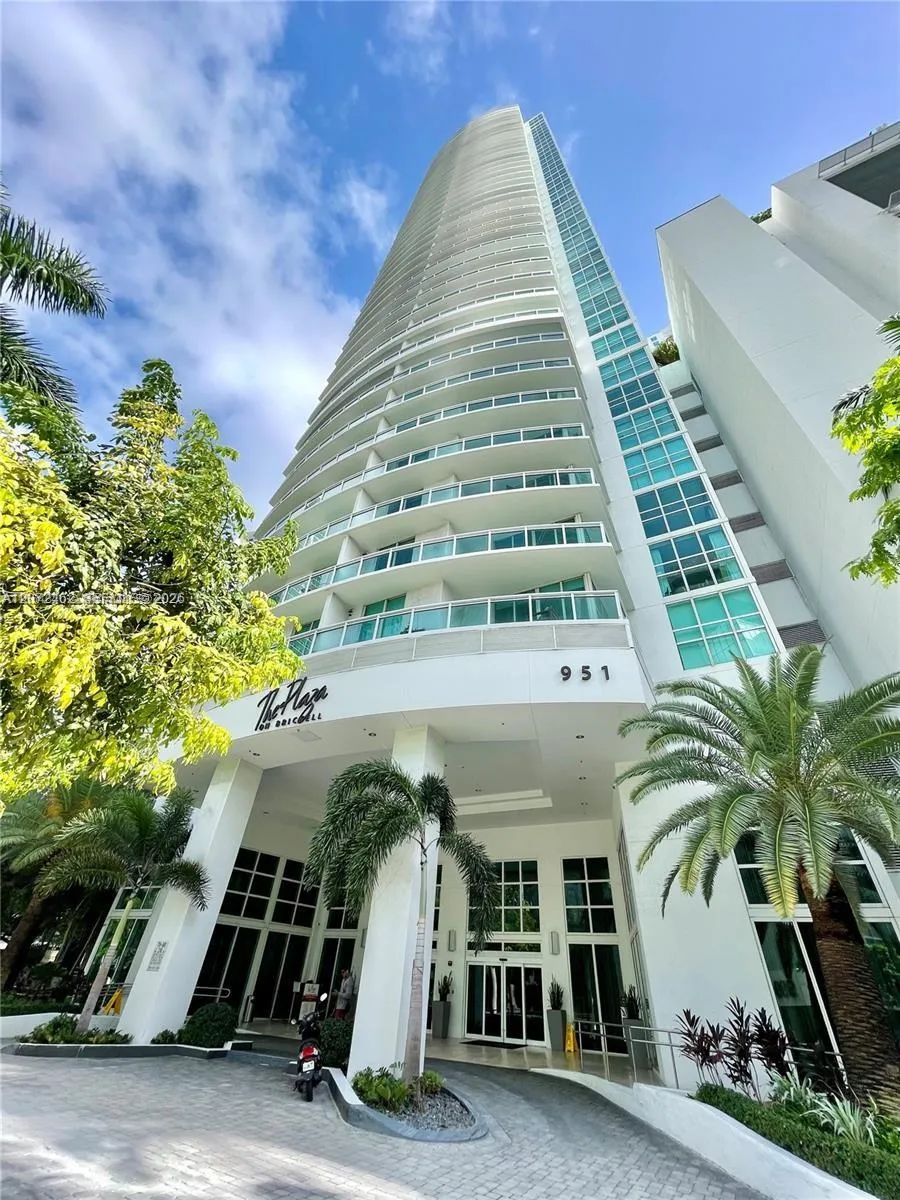 951 Brickell Ave #3403 Miami, FL 33131