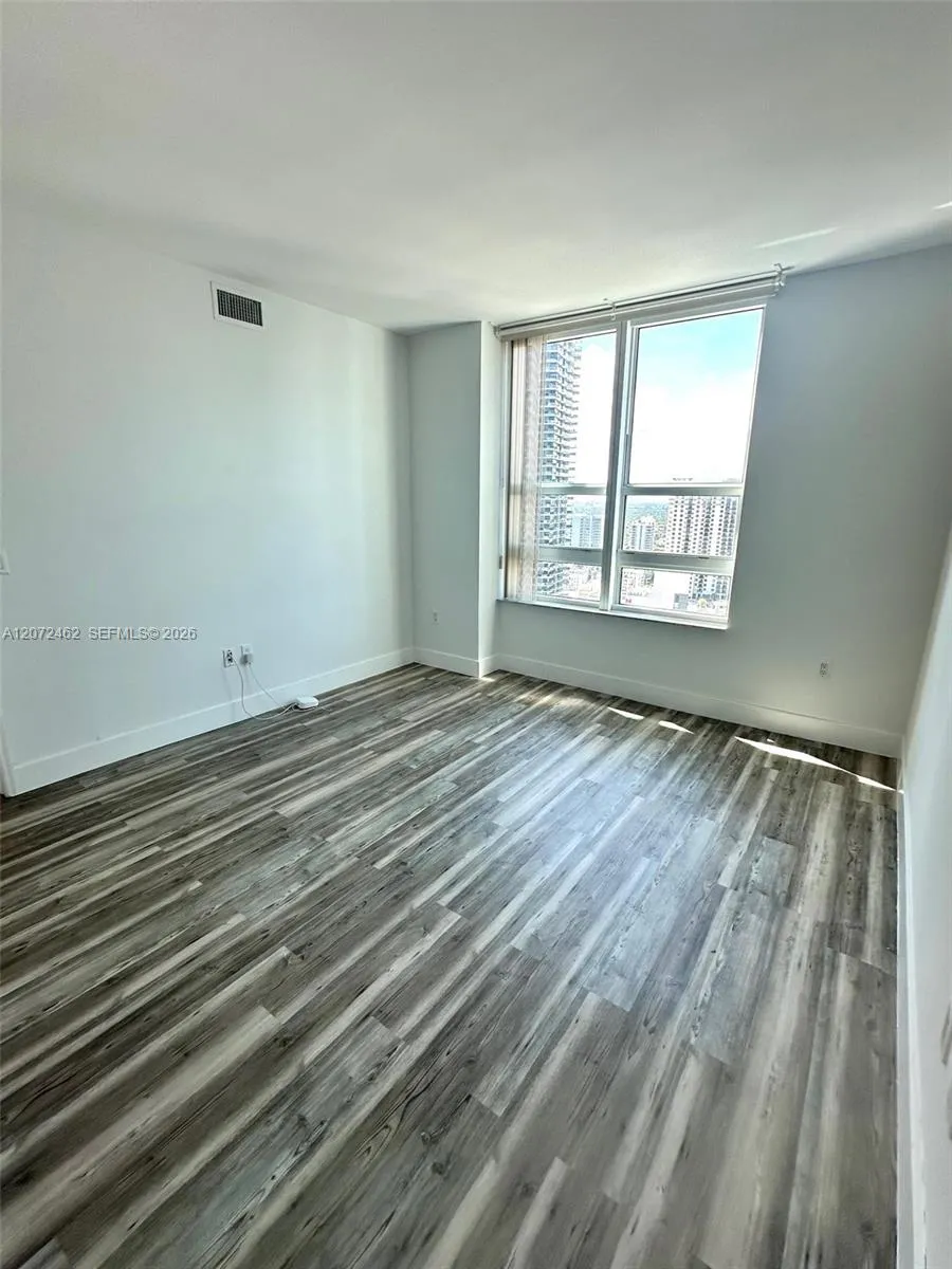 951 Brickell Ave #3403 Miami, FL 33131