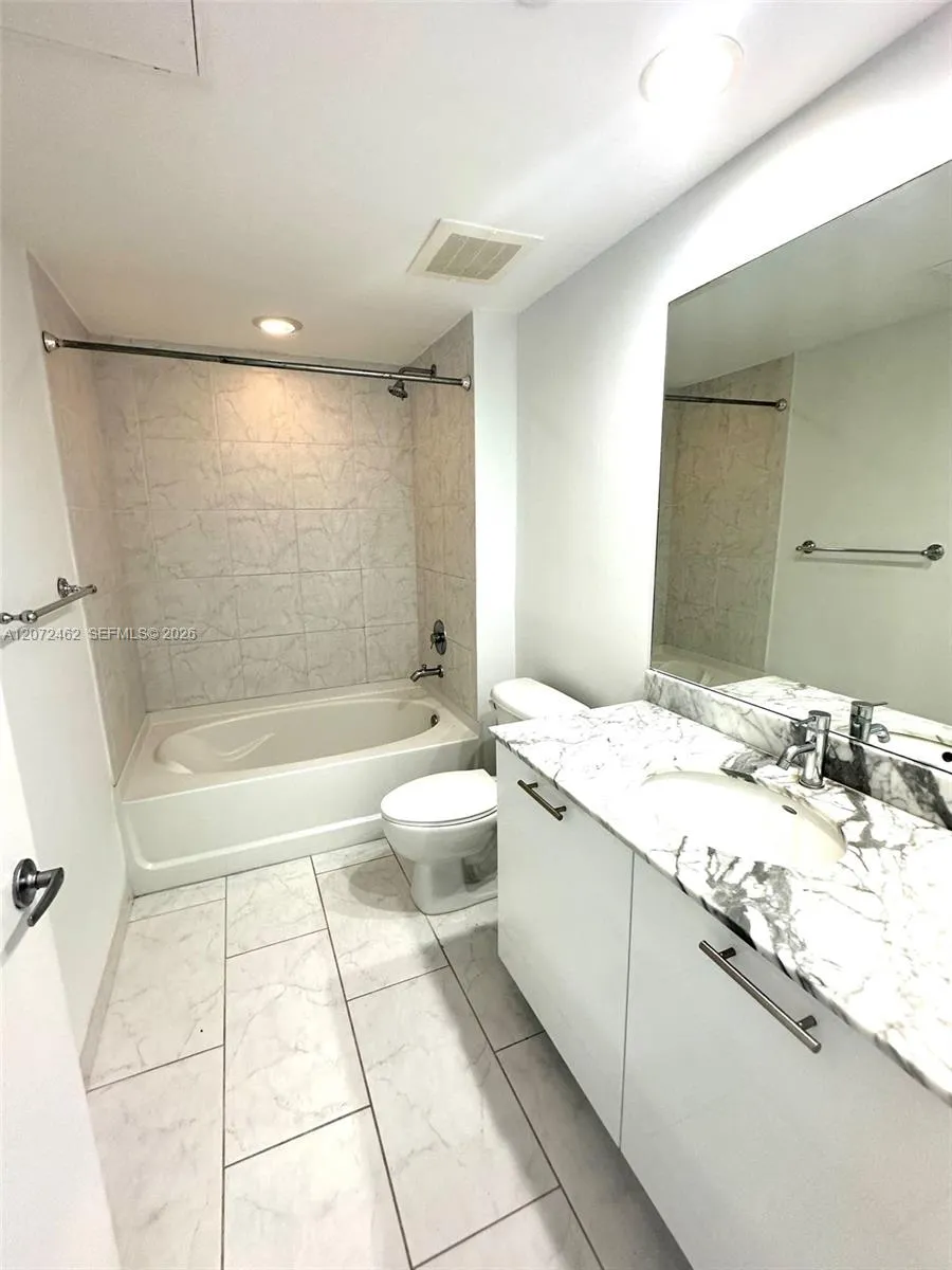 951 Brickell Ave #3403 Miami, FL 33131