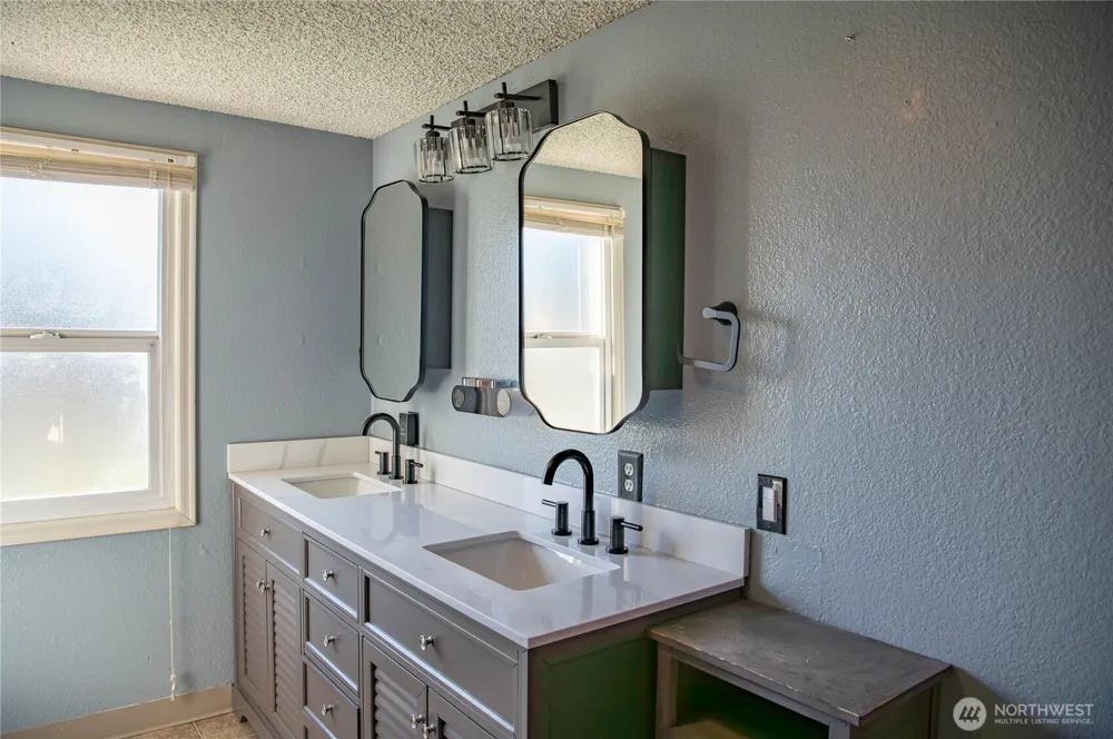 6720 Central Park Drive Aberdeen, WA 98520