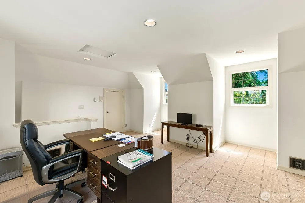 19004 64th Avenue NE Kenmore, WA 98028