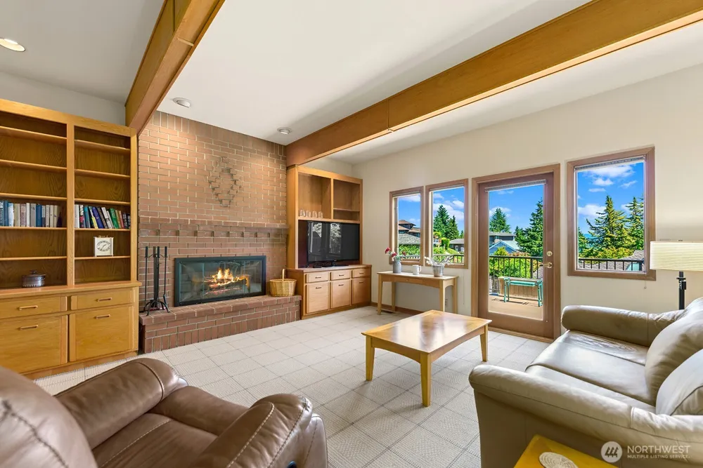 19004 64th Avenue NE Kenmore, WA 98028