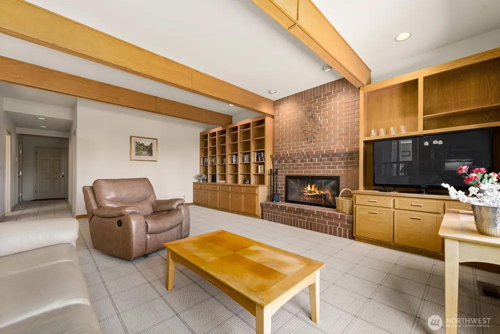 19004 64th Avenue NE Kenmore, WA 98028