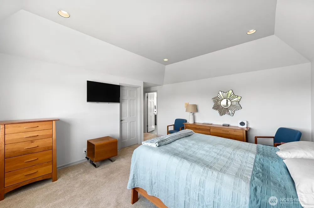 19004 64th Avenue NE Kenmore, WA 98028