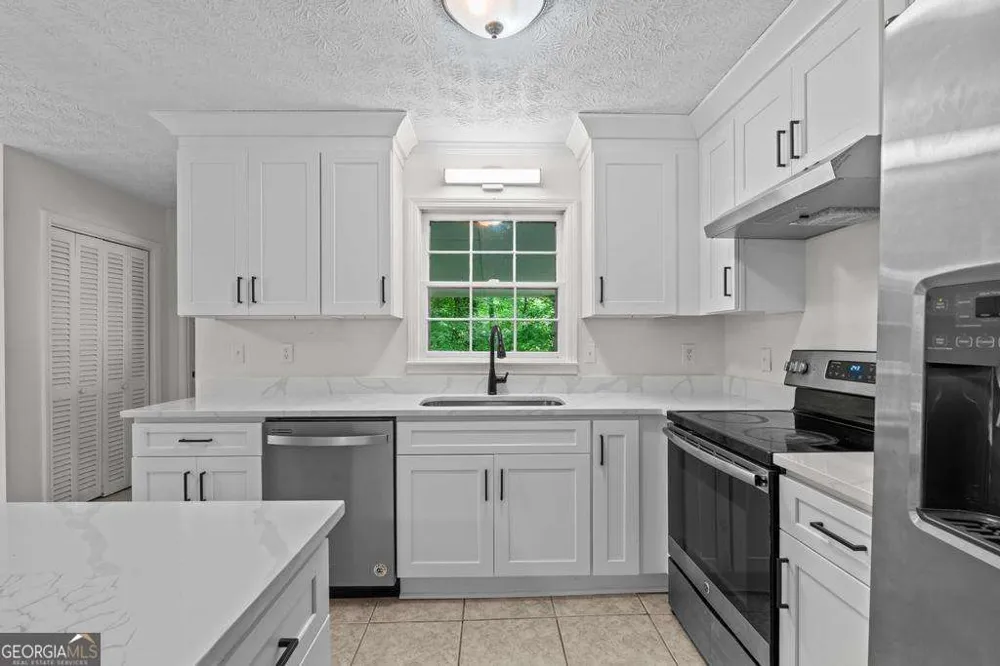 246 Barbara LN SW Mableton, GA 30126