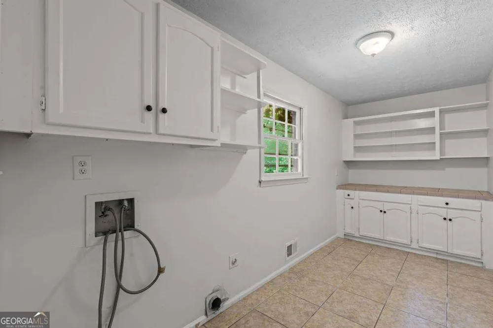 246 Barbara LN SW Mableton, GA 30126