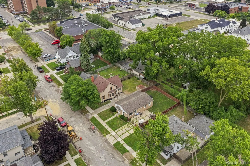 99 South Avenue Mt Clemens City, MI 48043