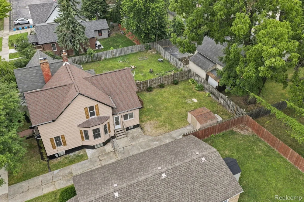 99 South Avenue Mt Clemens City, MI 48043