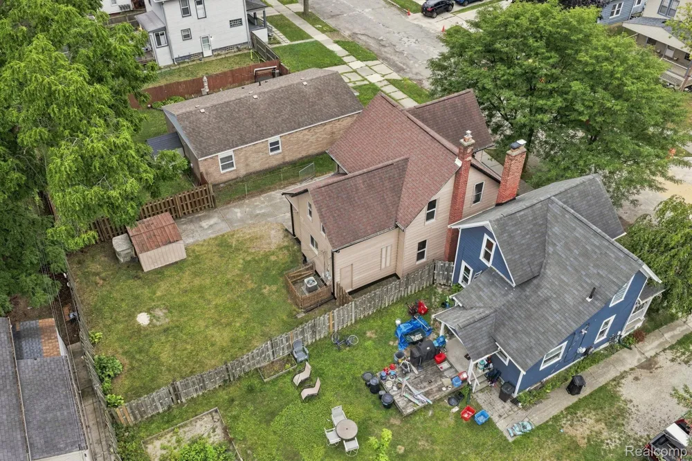 99 South Avenue Mt Clemens City, MI 48043