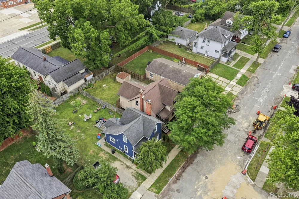99 South Avenue Mt Clemens City, MI 48043