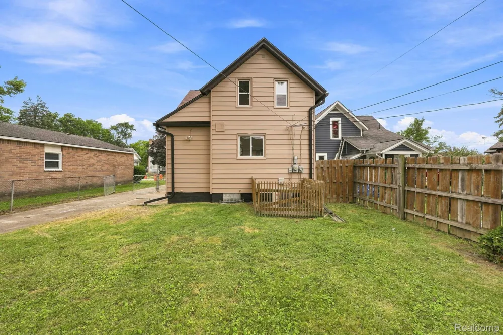 99 South Avenue Mt Clemens City, MI 48043