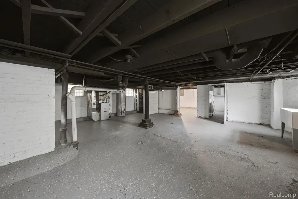 99 South Avenue Mt Clemens City, MI 48043