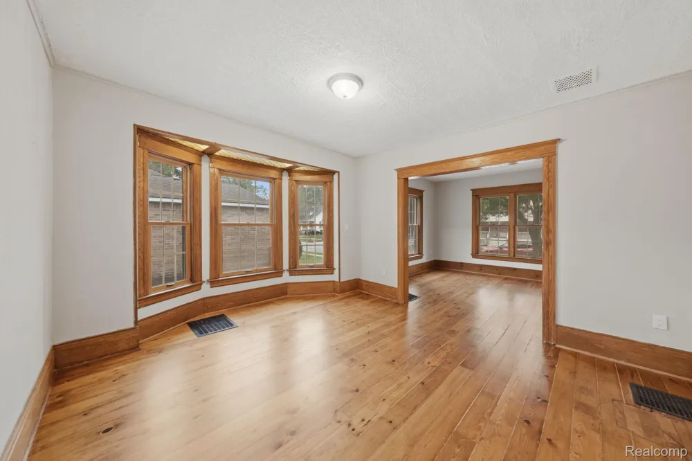 99 South Avenue Mt Clemens City, MI 48043