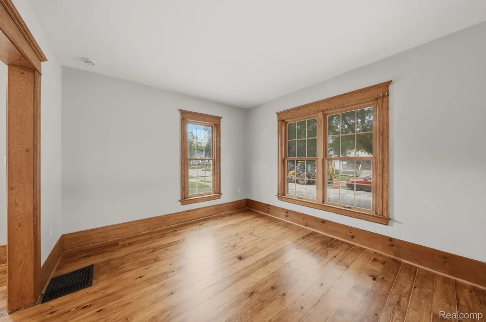 99 South Avenue Mt Clemens City, MI 48043