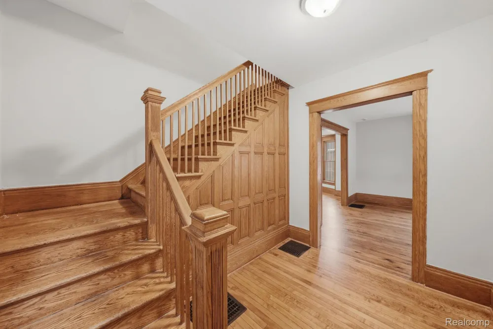 99 South Avenue Mt Clemens City, MI 48043