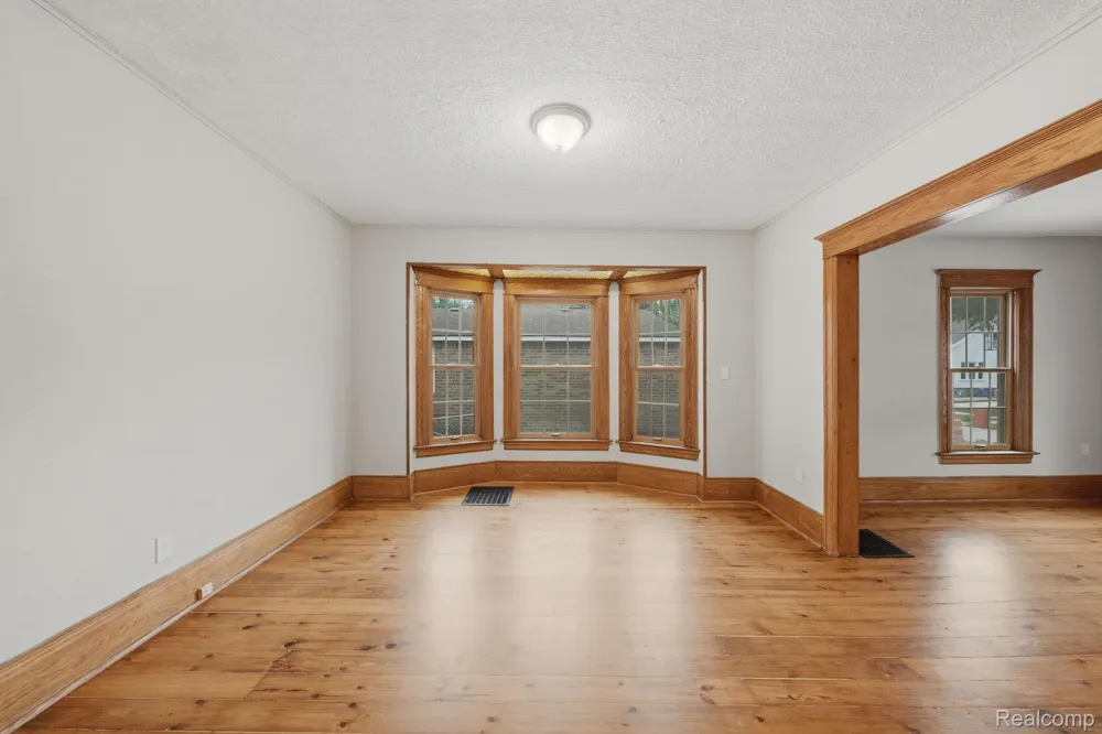 99 South Avenue Mt Clemens City, MI 48043