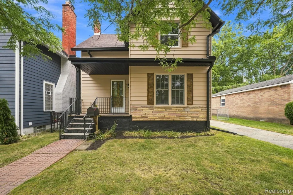 99 South Avenue Mt Clemens City, MI 48043