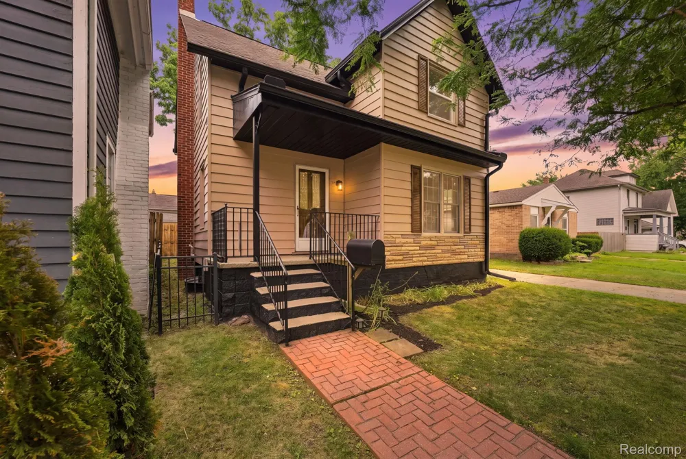 99 South Avenue Mt Clemens City, MI 48043