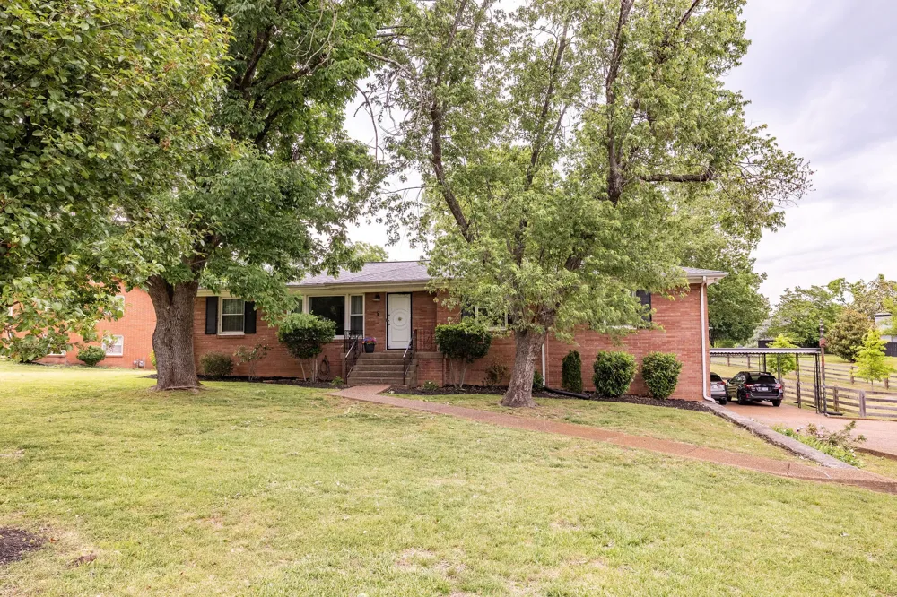 400 Freda Villa Madison, TN 37115