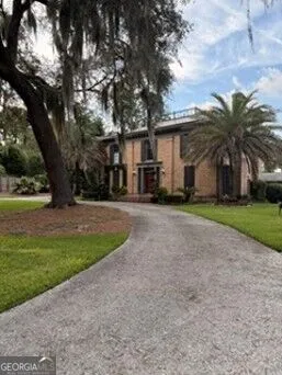 310 Lee BLVD