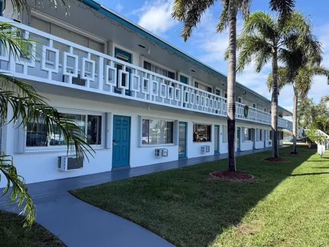 2204 Lake Osborne Drive #5
