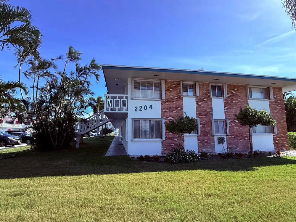 2204 Lake Osborne Drive #5 
