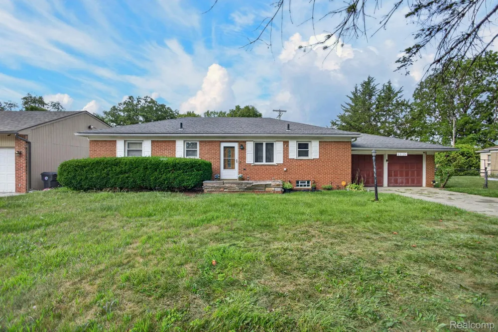 25126 W Chicago Redford Charter Township, MI 48239