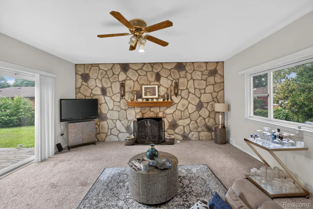 25126 W Chicago Redford Charter Township, MI 48239