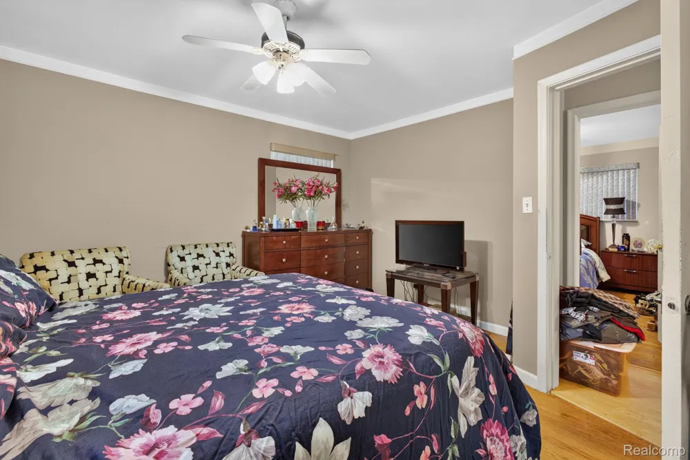 25126 W Chicago Redford Charter Township, MI 48239