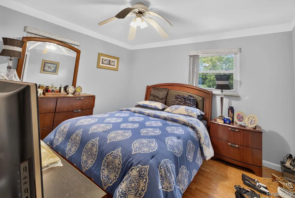 25126 W Chicago Redford Charter Township, MI 48239