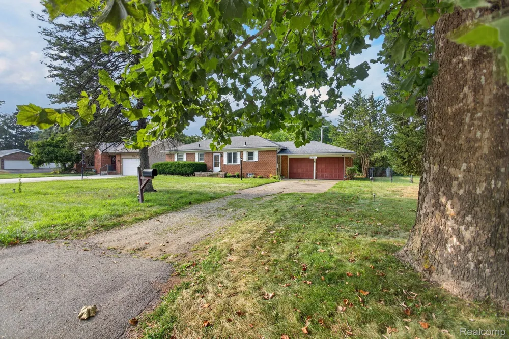 25126 W Chicago Redford Charter Township, MI 48239