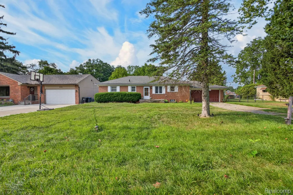 25126 W Chicago Redford Charter Township, MI 48239