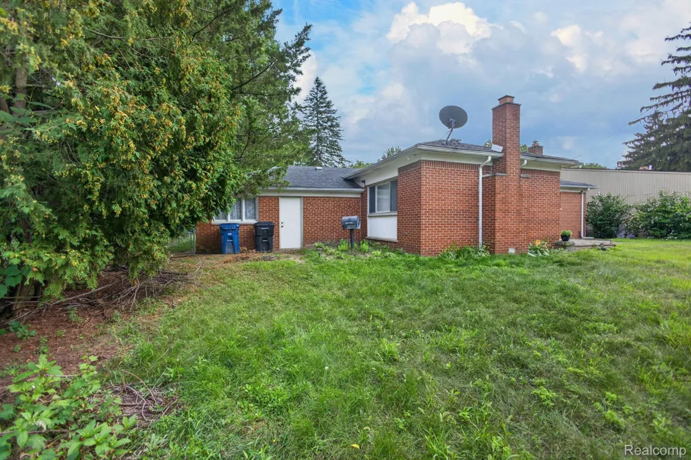 25126 W Chicago Redford Charter Township, MI 48239