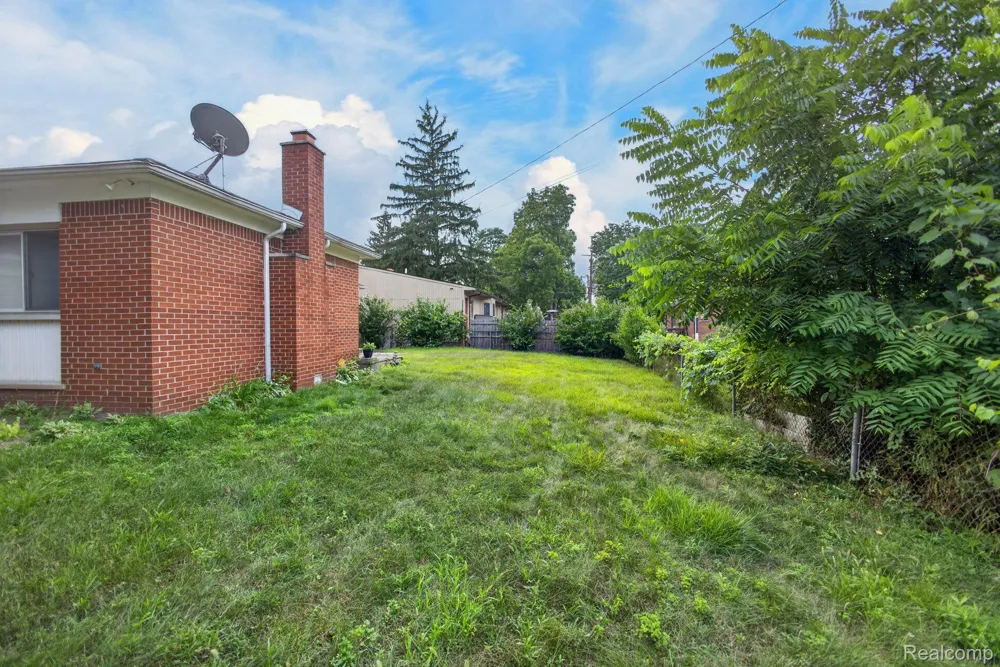 25126 W Chicago Redford Charter Township, MI 48239