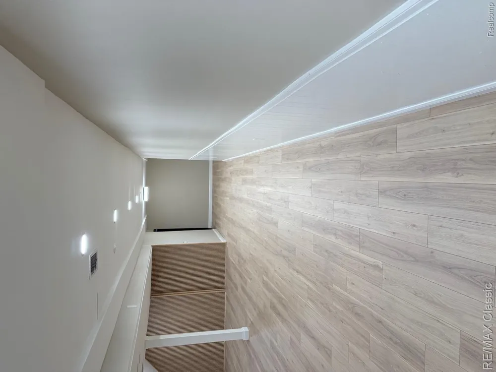 5050 Winewood Lane Commerce Charter Township, MI 48382