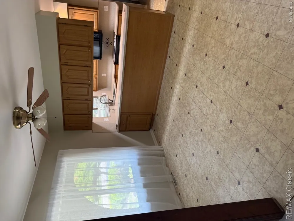 5050 Winewood Lane Commerce Charter Township, MI 48382